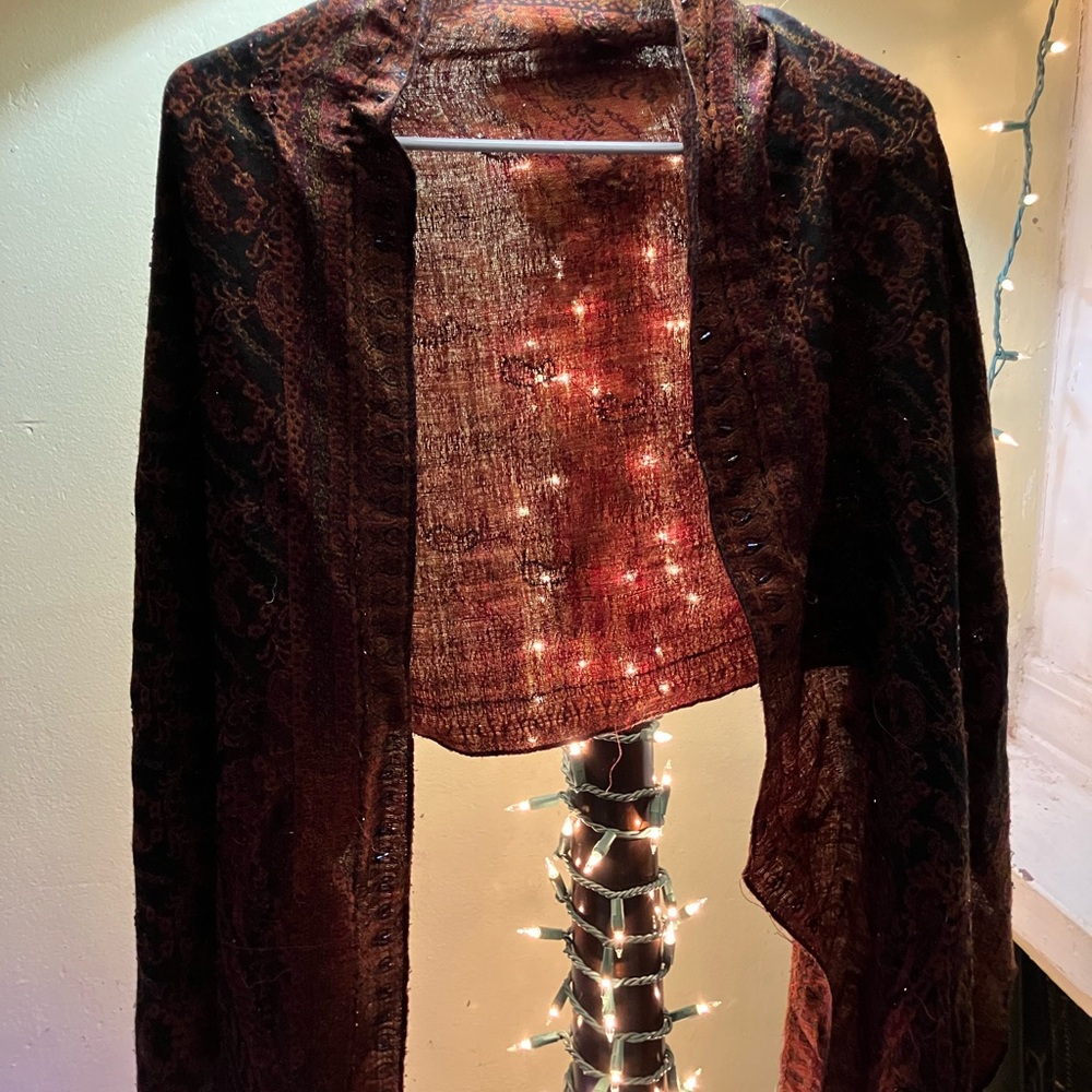 Elegant RT Antique Collectors Club Shaw
beautiful rich warm colors and beaded